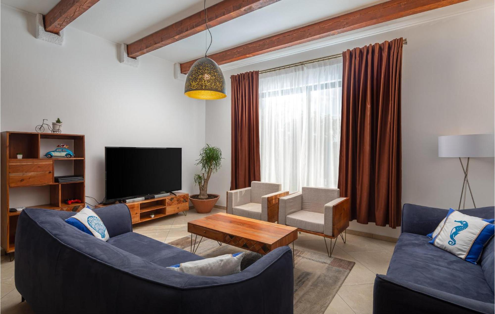 Cozy Home In Zrnovnica With Wifi Eksteriør billede