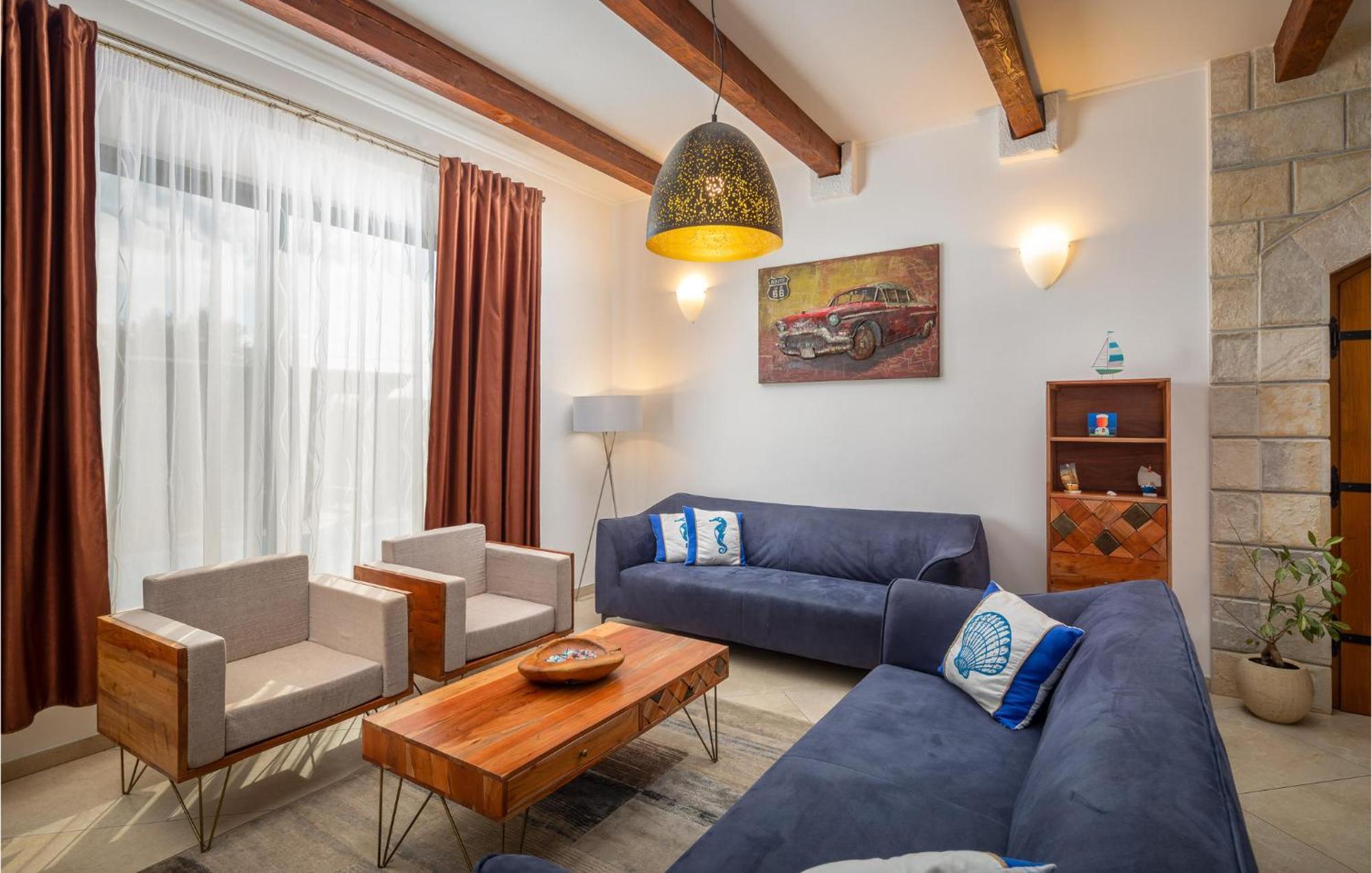 Cozy Home In Zrnovnica With Wifi Eksteriør billede